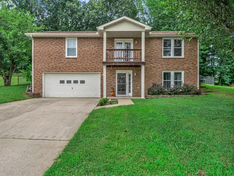 325 Cottonwood Ct, Clarksville, TN 37040