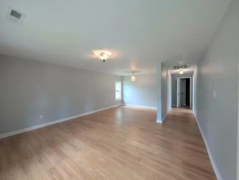Living - 406 Horton St, Decherd, TN 37324 photo 1 of 3