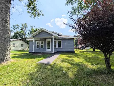 Exterior - 406 Horton St, Decherd, TN 37324 photo 3 of 12