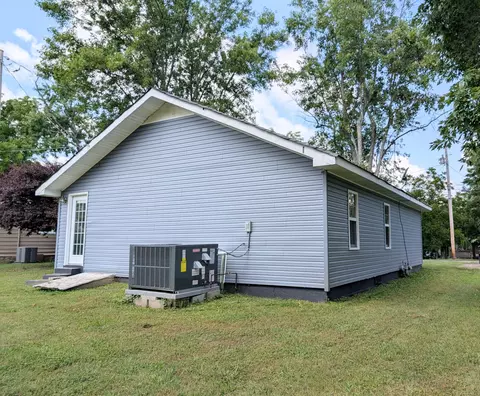 Exterior - 406 Horton St, Decherd, TN 37324 photo 8 of 12