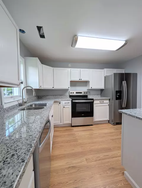 Kitchen - 406 Horton St, Decherd, TN 37324 photo 2 of 2