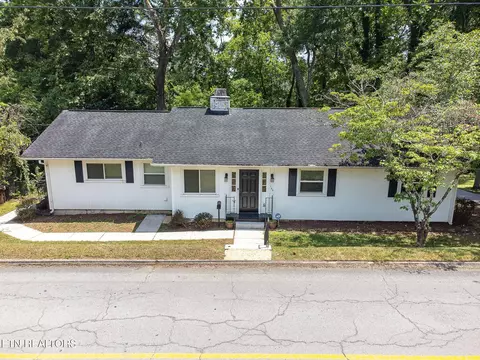 183 Outer Dr, Oak Ridge, TN 37830