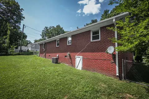 Exterior - 2501 Douglas St, Springfield, TN 37172 photo 3 of 5