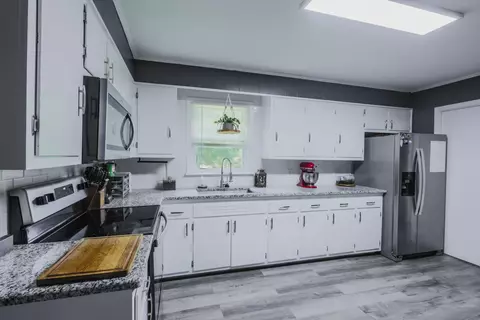 Kitchen - 2501 Douglas St, Springfield, TN 37172 photo 2 of 2