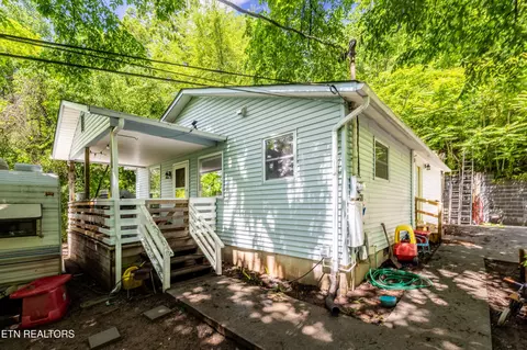 2839 Greenway Dr, Knoxville, TN 37918