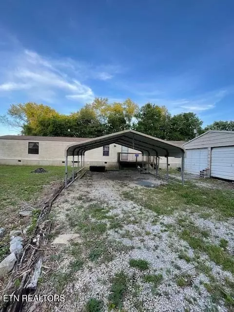 620 Black Forest Dr, Maryville, TN 37801