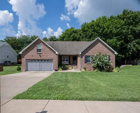 798 Fire Break Dr, Clarksville, TN 37040
