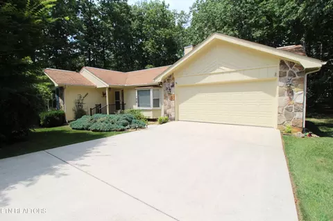 134 Lakeside Dr, Crossville, TN 38558