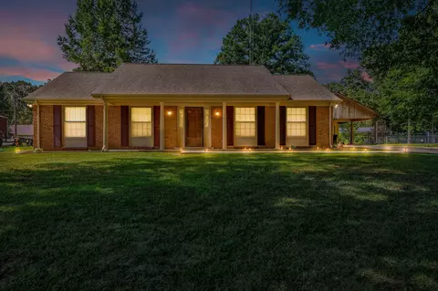 136 Park Cir, New Johnsonville, TN 37134