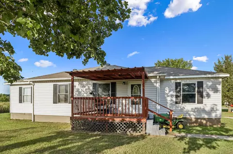 537 Isbell Ln, Decherd, TN 37324