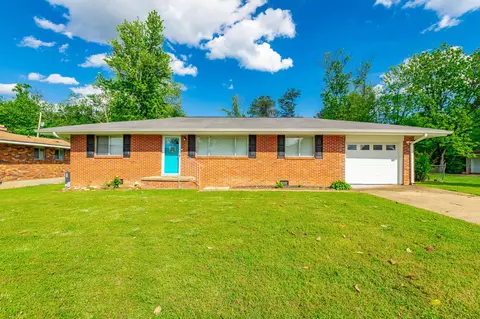 1202 Collins Cir, Chattanooga, TN 37411