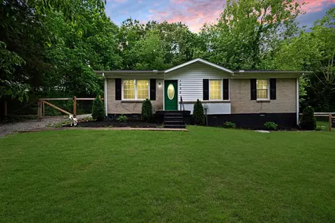 1032 Gordon Cir, Burns, TN 37029