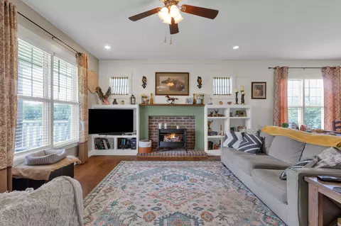 Living - 828 Wills Rd, Dickson, TN 37055 photo 1 of 1