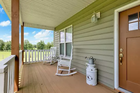Exterior - 828 Wills Rd, Dickson, TN 37055 photo 5 of 13