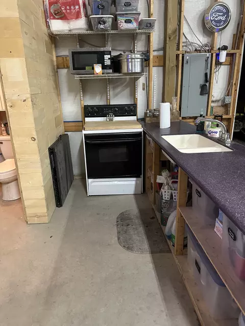 Kitchen - 828 Wills Rd, Dickson, TN 37055 photo 6 of 6