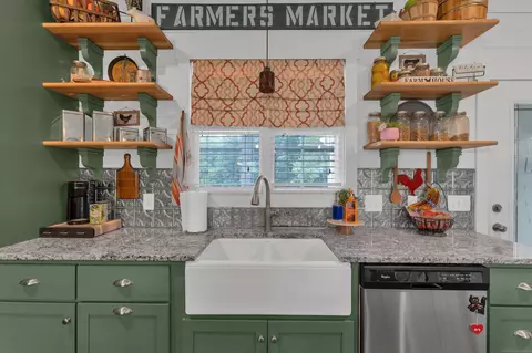 Kitchen - 828 Wills Rd, Dickson, TN 37055 photo 4 of 6