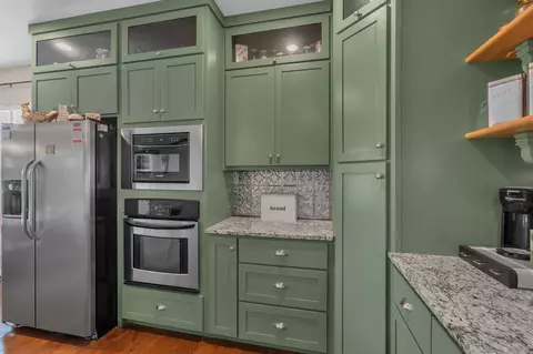 Kitchen - 828 Wills Rd, Dickson, TN 37055 photo 5 of 6
