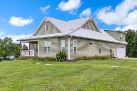 Exterior - 828 Wills Rd, Dickson, TN 37055 photo 3 of 13