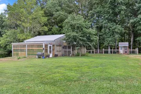 Exterior - 828 Wills Rd, Dickson, TN 37055 photo 11 of 13