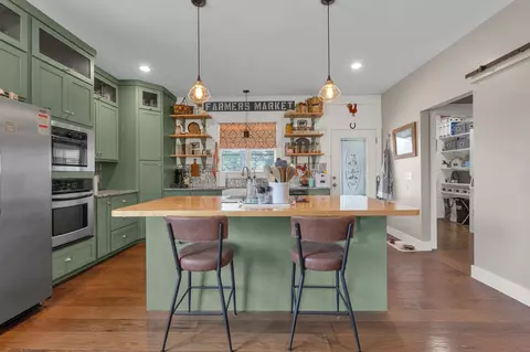 Kitchen - 828 Wills Rd, Dickson, TN 37055 photo 2 of 6