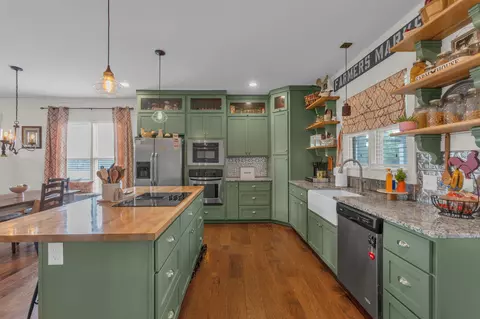 Kitchen - 828 Wills Rd, Dickson, TN 37055 photo 3 of 6