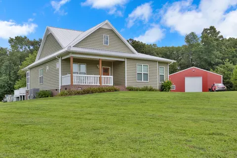 Exterior - 828 Wills Rd, Dickson, TN 37055 photo 2 of 13