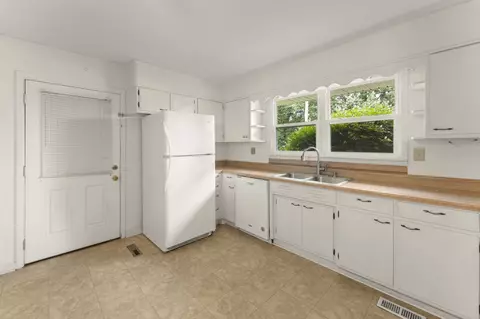 Kitchen - 307 Mary Sharp Dr, Decherd, TN 37324 photo 1 of 3