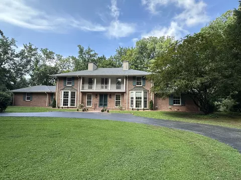 506 Deepwood Dr, Hopkinsville, KY 42240