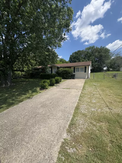 186 New Shackle Island Rd, Hendersonville, TN 37075