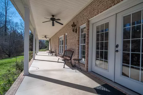 15 Clifton Rd, Lawrenceburg, TN 38464