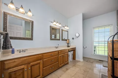 Bath - 702 John Windrow Rd, Eagleville, TN 37060 photo 1 of 7