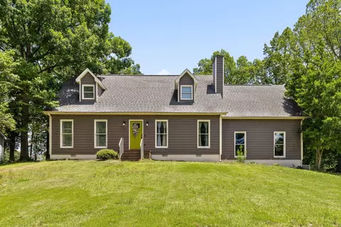 1062 Laura Dr, Dalton, GA 30721