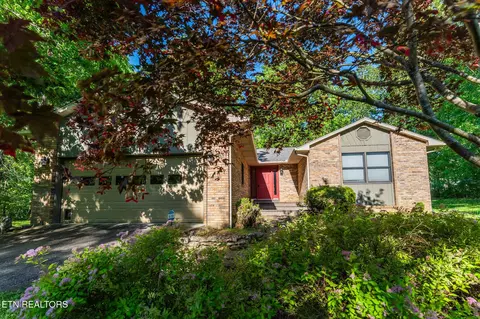 1637 Cherokee Rd E, Crossville, TN 38572