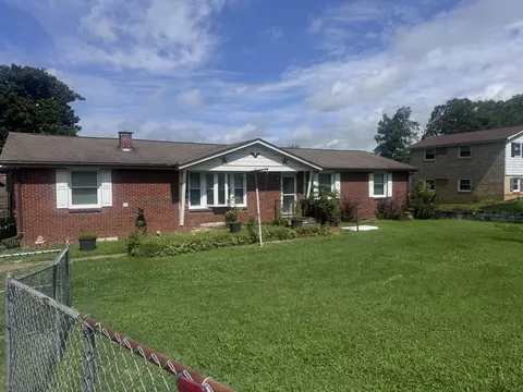 502 Woodbury Dr, Clarksville, TN 37042