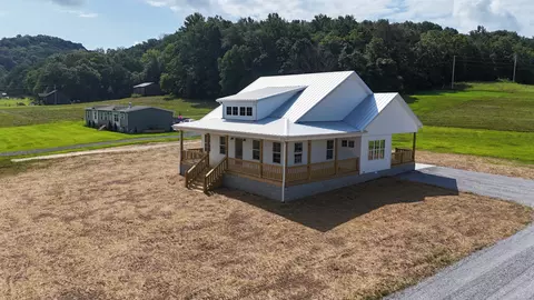 82 Beech Hill Ln, Hartsville, TN 37074
