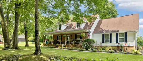 449 Martin Ln, Cottontown, TN 37048