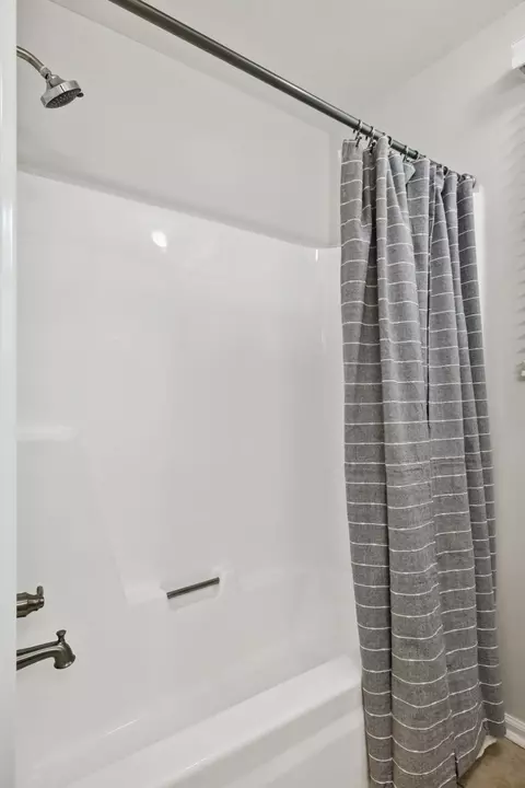 Bath - 302 Patrick Ave, Franklin, TN 37064 photo 2 of 4