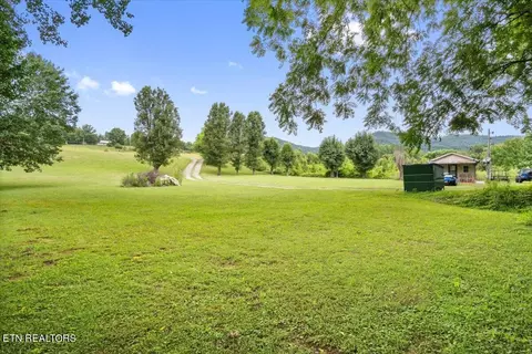 512 Lizzie Ln, Townsend, TN 37882