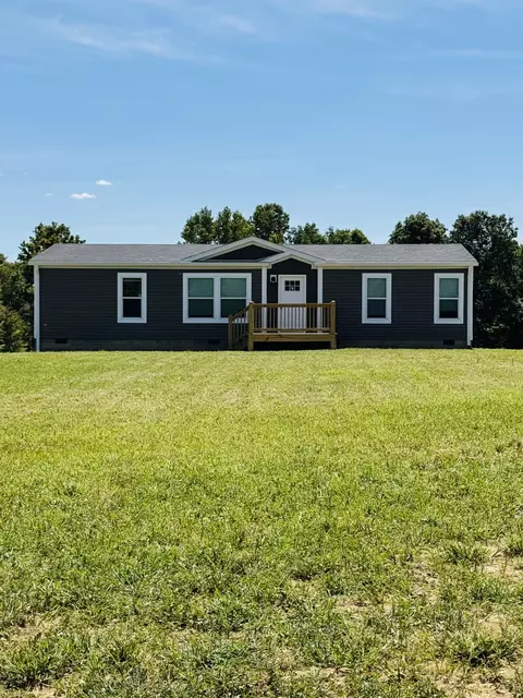 923 White Springs Rd, Lafayette, TN 37083