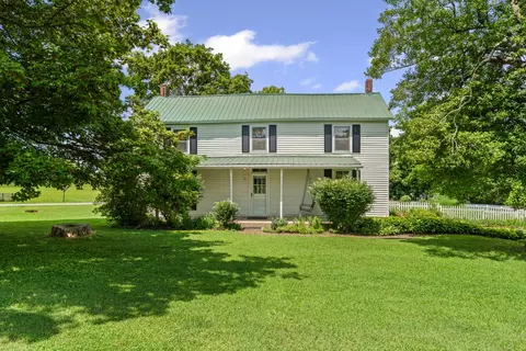 101 Meeks Ave, Burns, TN 37029