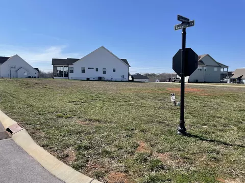 1 Campfire Ct, Winchester, TN 37398