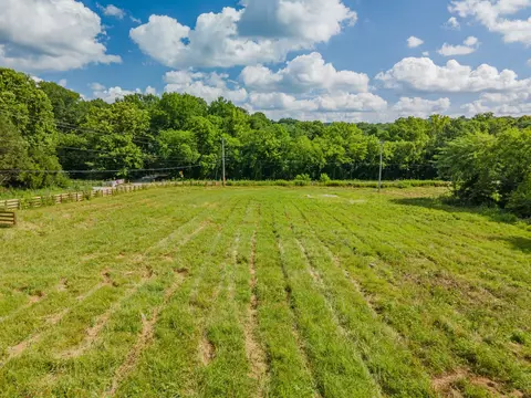 11 Double Br # B, Columbia, TN 38401