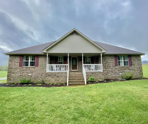 172 Landrum Ln, Lafayette, TN 37083