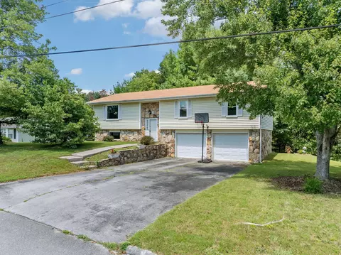 413 Sandalwood Dr, Hixson, TN 37343