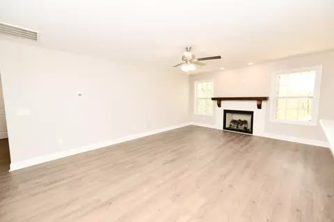 Living - 210 Patrick Dr, Dover, TN 37058 photo 3 of 6