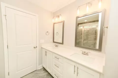 Bath - 210 Patrick Dr, Dover, TN 37058 photo 5 of 6