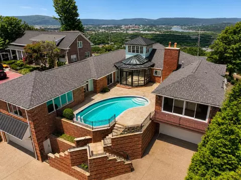 312 N Crest Rd, Chattanooga, TN 37404