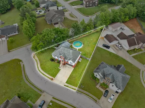 125 W Observatory Dr, Clarksville, TN 37040