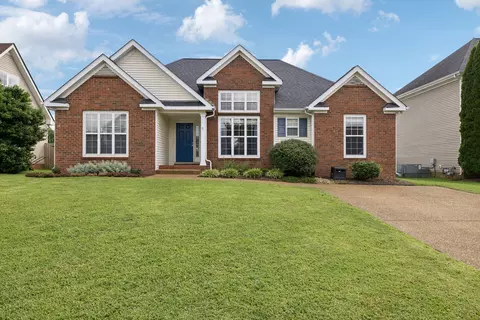 1039 Persimmon Dr, Spring Hill, TN 37174