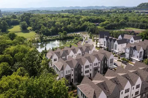 325 E Village Ln, Nashville, TN 37216
